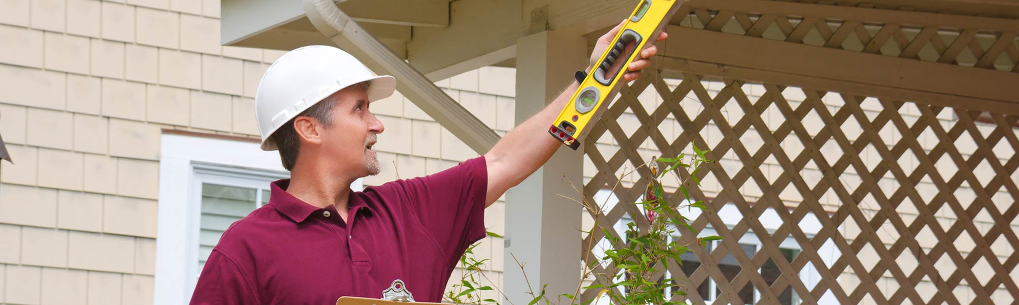 residential home inspector with level